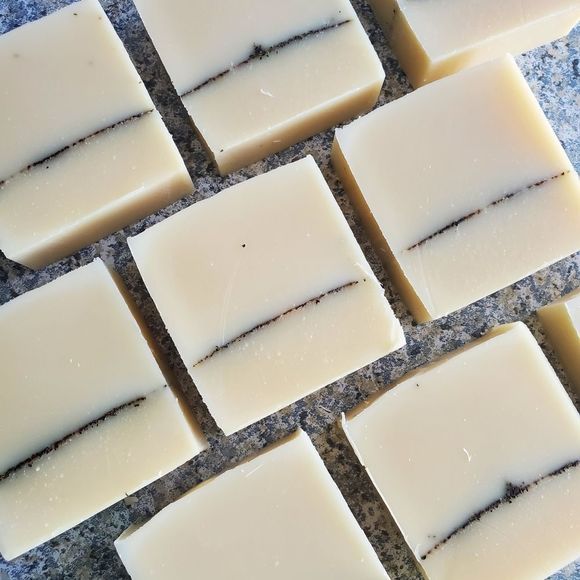 (1) Bay Rum Bar Body Soap w/ Bay Rum Scent & Green Tea Leaves - Picture 4 of 4